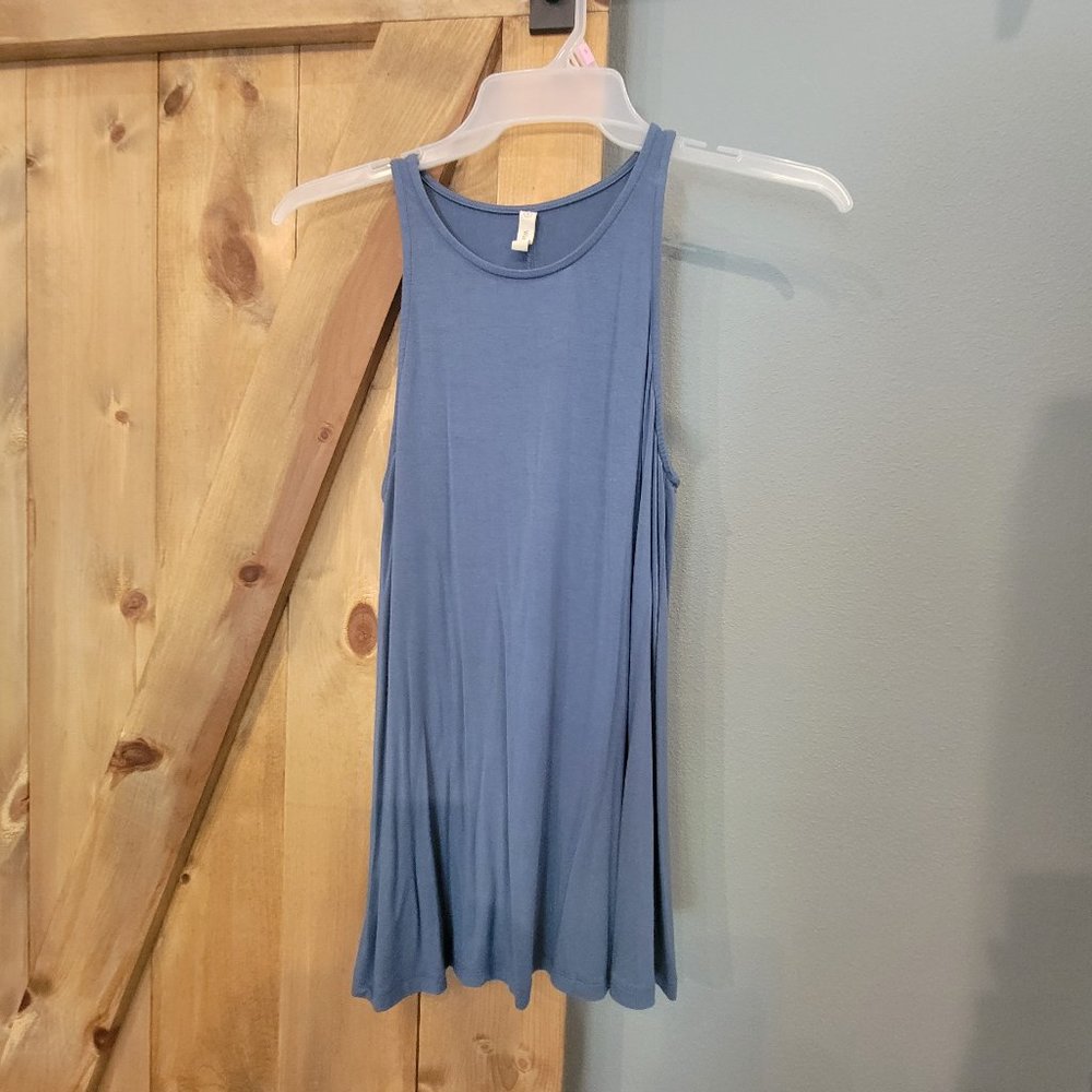 Sleevless top